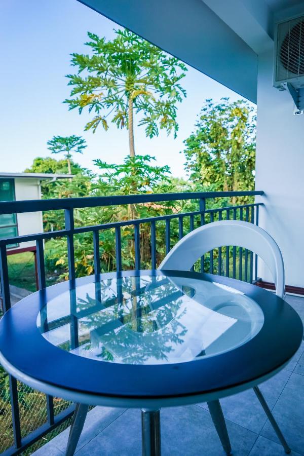 Lynn'S Getaway Hotel Απία Εξωτερικό φωτογραφία