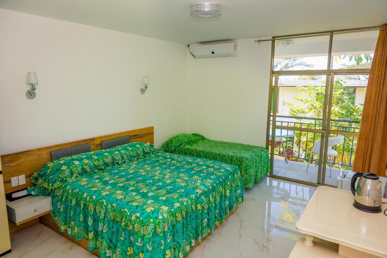 Lynn'S Getaway Hotel Απία Εξωτερικό φωτογραφία