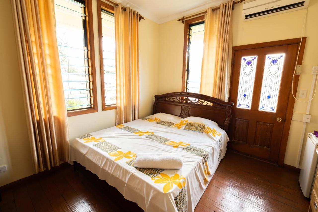 Lynn'S Getaway Hotel Απία Εξωτερικό φωτογραφία