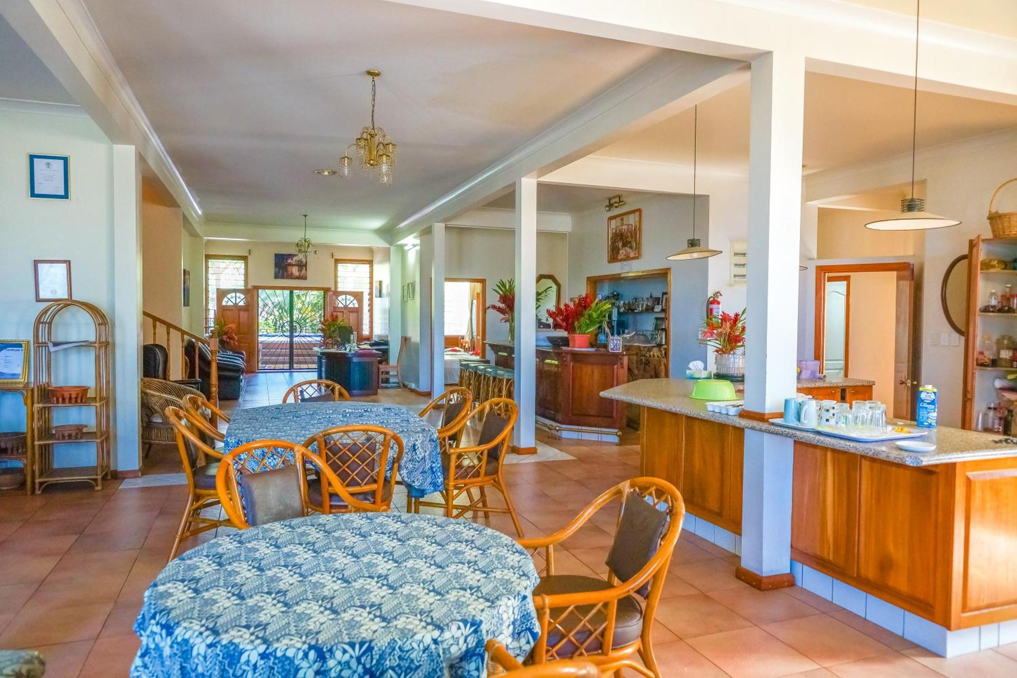 Lynn'S Getaway Hotel Απία Εξωτερικό φωτογραφία