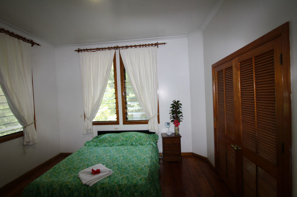 Lynn'S Getaway Hotel Απία Εξωτερικό φωτογραφία