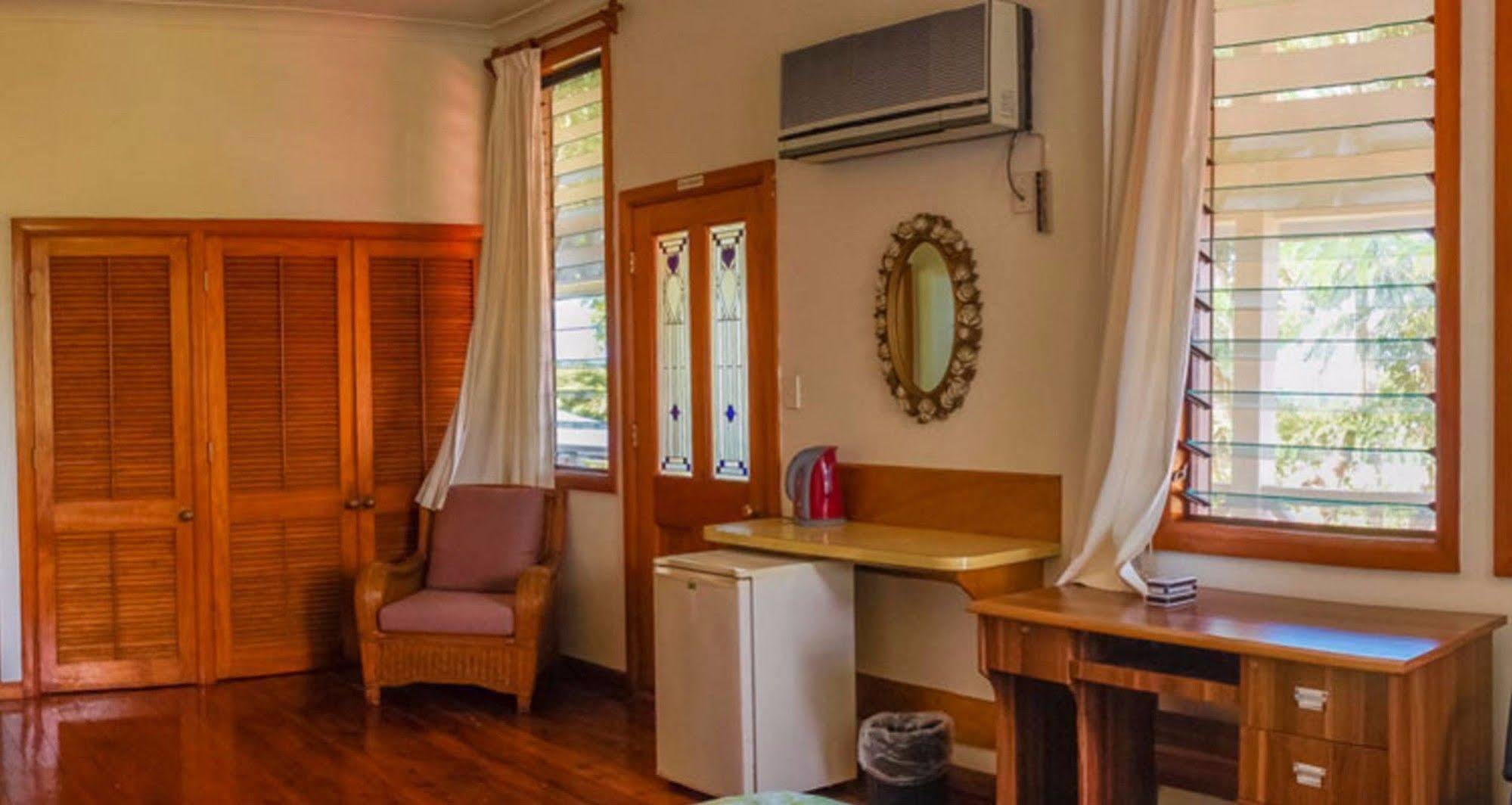 Lynn'S Getaway Hotel Απία Εξωτερικό φωτογραφία
